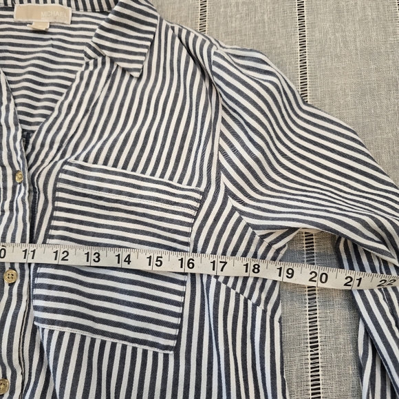 Michael Kors Blouse Striped Black White Tie Front Shirt Size Medium Pockets Fron - Picture 5 of 11